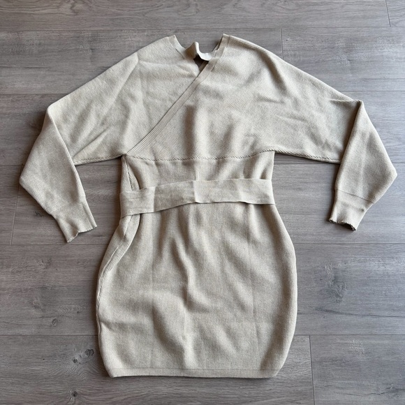 NWT V Neck Sweater Dress Batwing Sleeve - size medium - tan - Picture 4 of 4